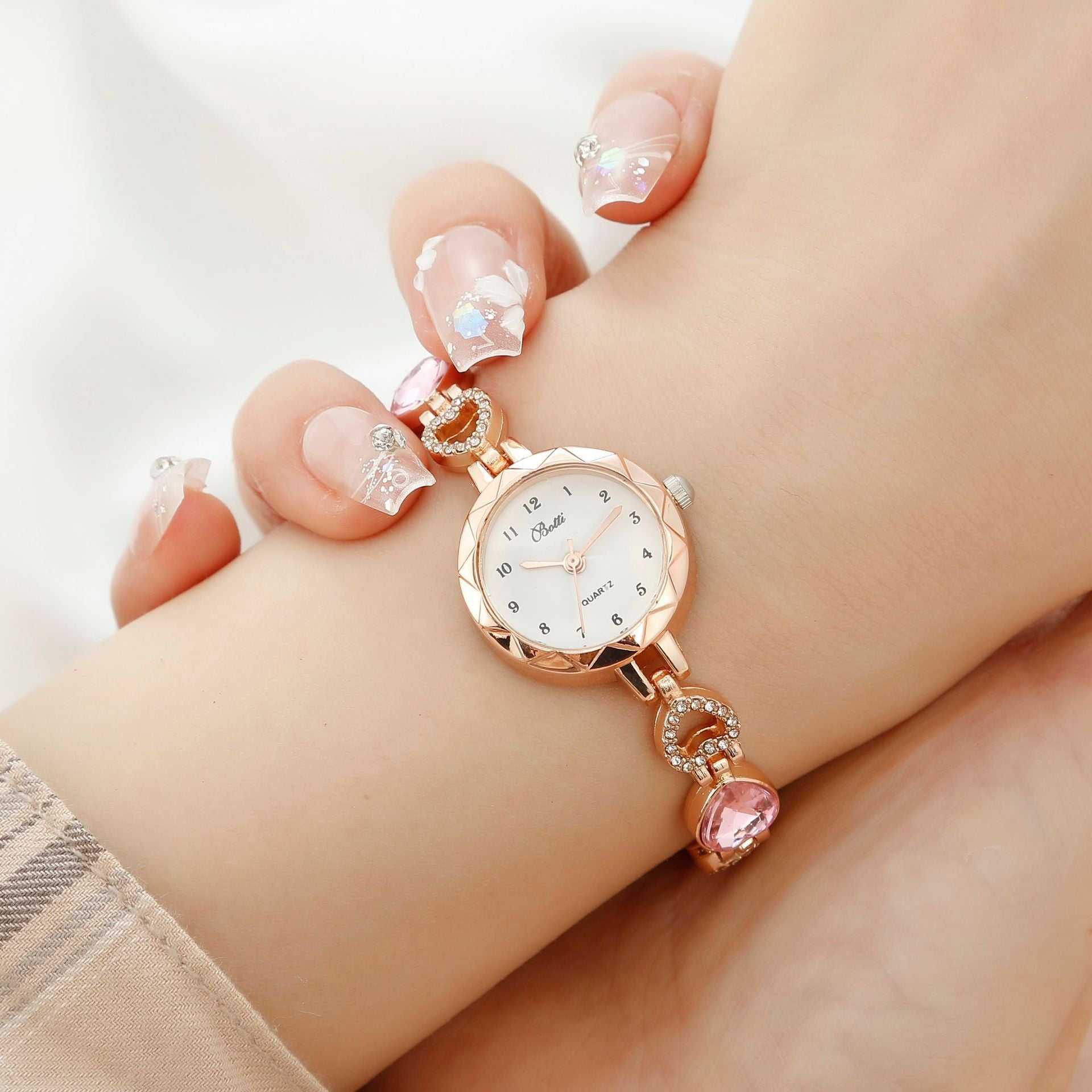 Women's Simple Disc Light Luxury Quartz Bracelet Jewelry Watch - Aureate Aura