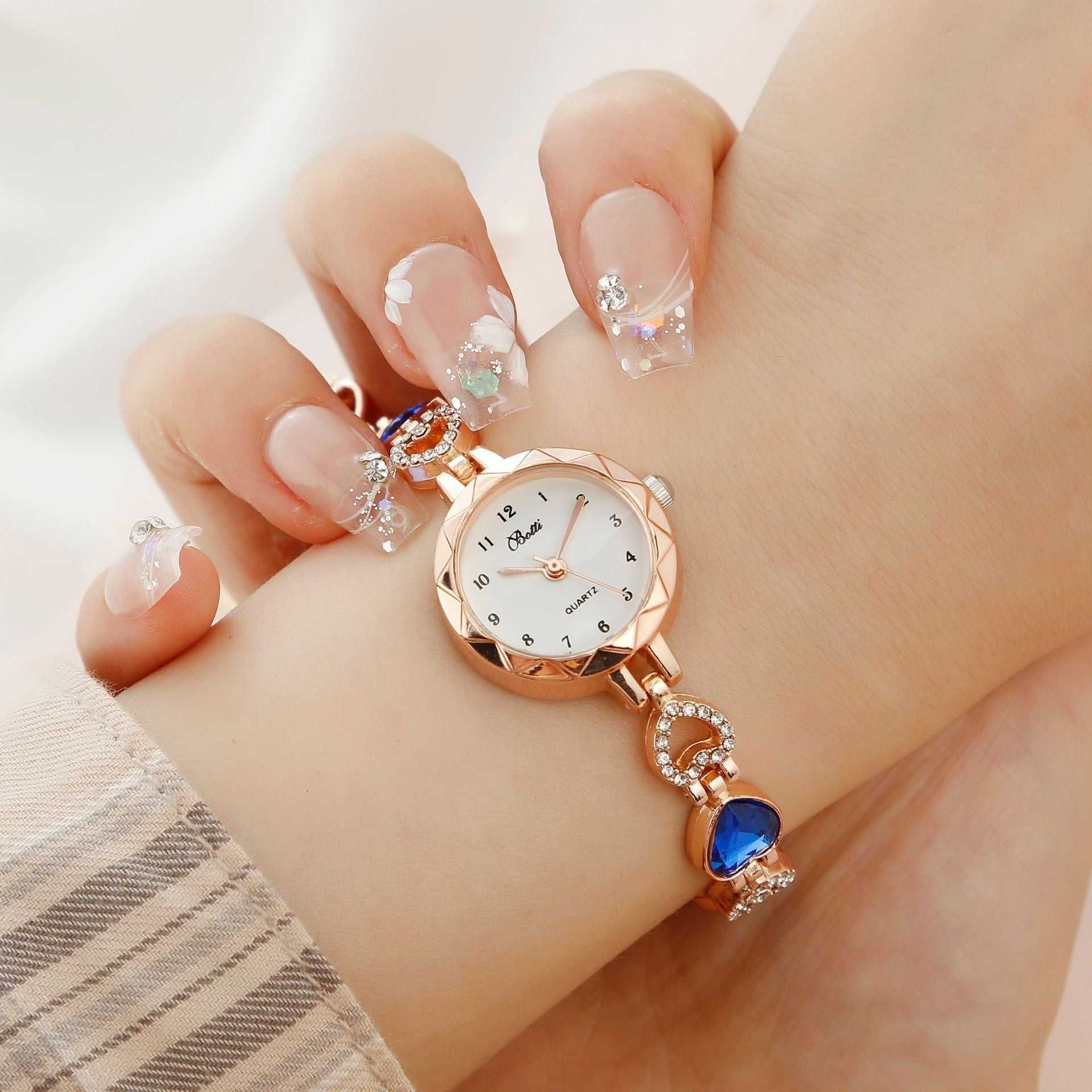 Women's Simple Disc Light Luxury Quartz Bracelet Jewelry Watch - Aureate Aura