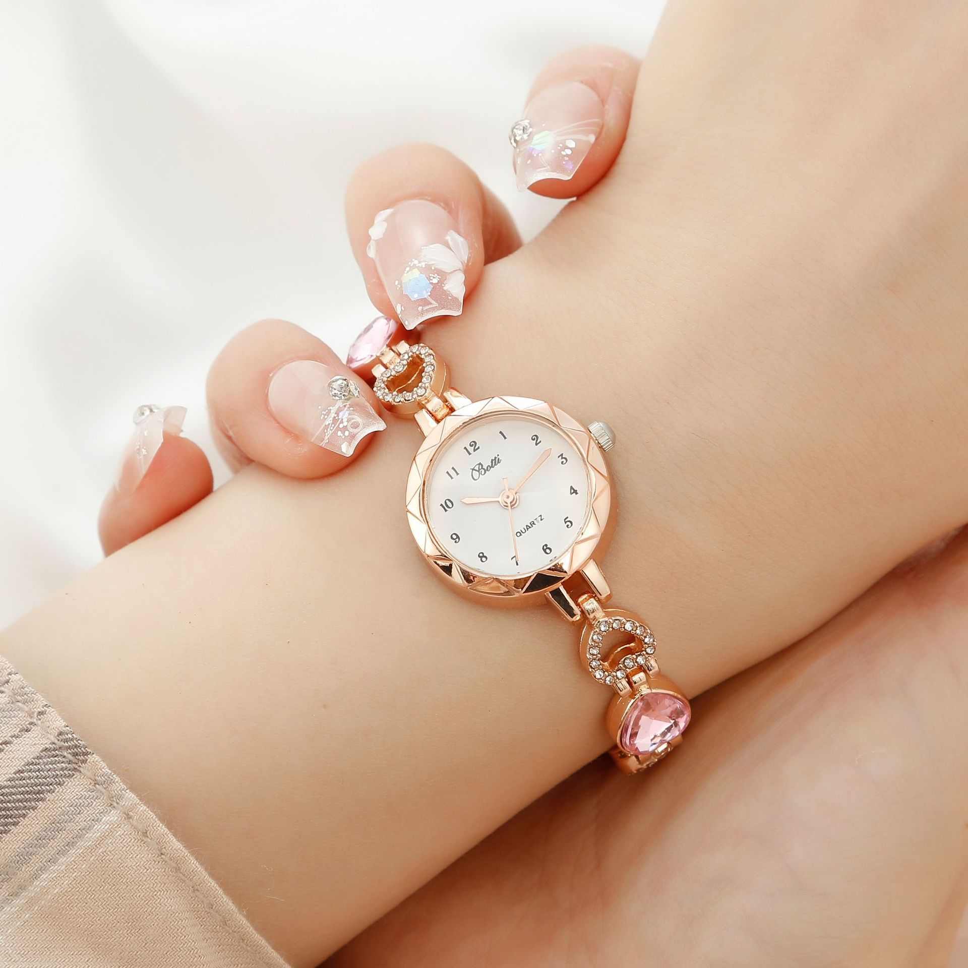 Women's Simple Disc Light Luxury Quartz Bracelet Jewelry Watch - Aureate Aura