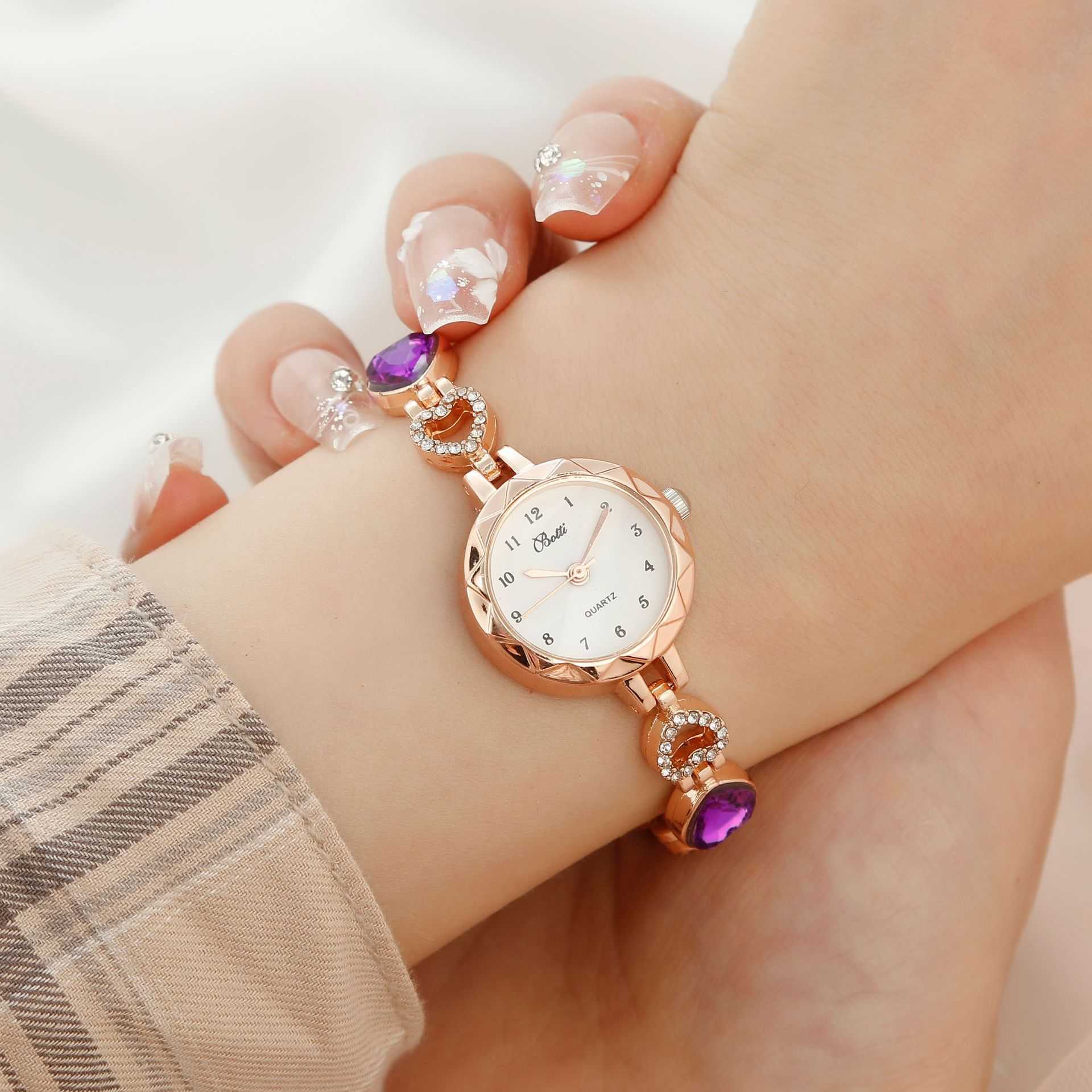 Women's Simple Disc Light Luxury Quartz Bracelet Jewelry Watch - Aureate Aura